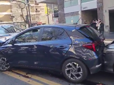 Una camioneta a contramano provocó un choque en cadena en Belgrano y dejó ocho heridos