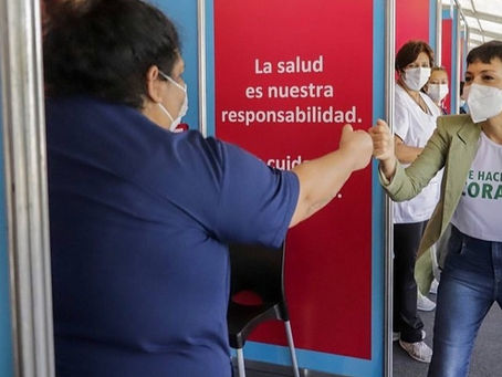 Mayra supervisó la primera jornada de vacunación en el nuevo centro del Parque de la Cervecería