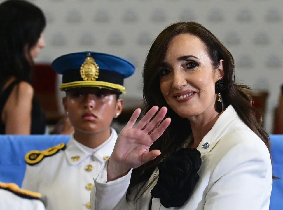 Villarruel publicó un mensaje irónico y deseó “una cascada de éxitos” en plena polémica por Adorni