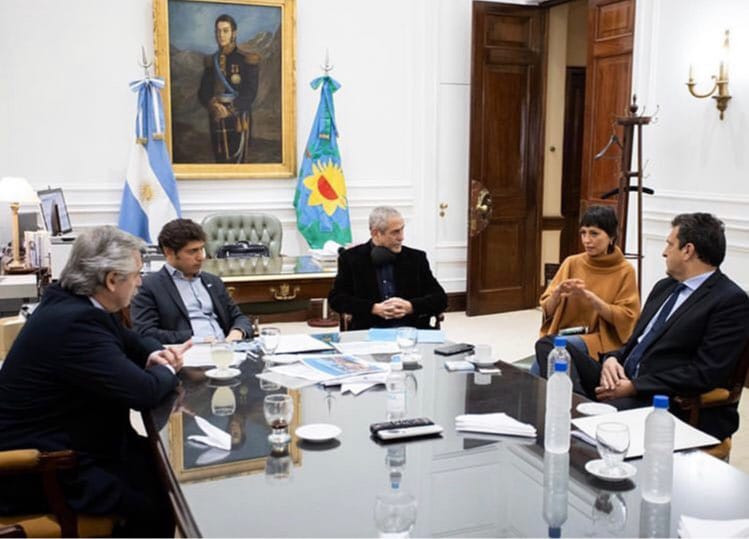 Mendoza, Ferraresi, Kicillof y Fernández gestionan obras de urbanización para Villa Azul