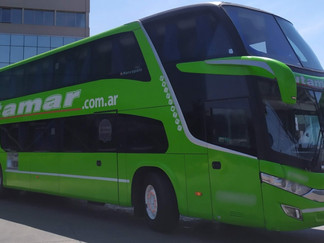 Cinco delincuentes armados asaltaron un ómnibus de larga distancia con 59 pasajeros a bordo
