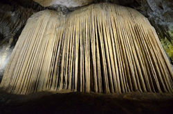 amazing-curtain-at-prometheus-cave