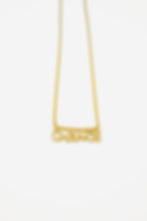 Collier CHANCE en or jaune 18 carats, pendentif lettrage sculpté à la main, création Laure Victoria Gaury