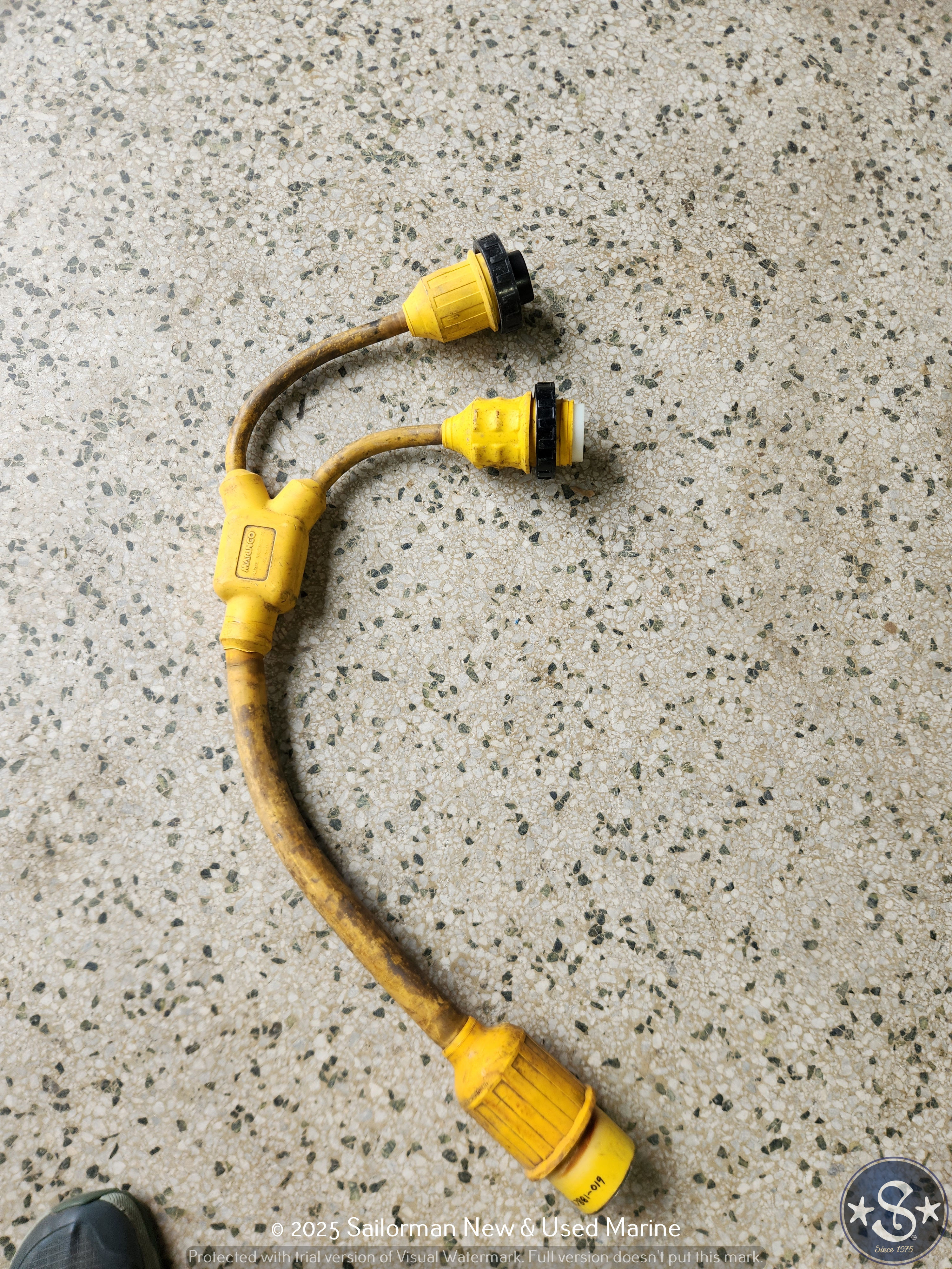 50 AMP 125V TO TWO 30A Y ADAPTER