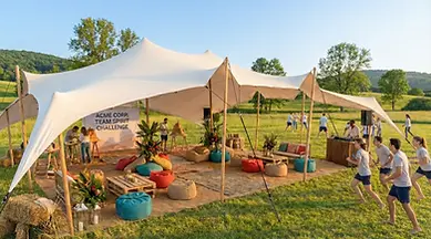 Tente-saharienne-ou-tente-stretch-pour-evenement-d-entreprise-DOX-event.webp