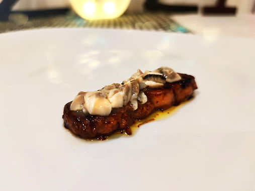 Tartare d’huîtres et foie gras laqué