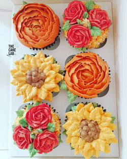 Autumn coloured floral cupcakes