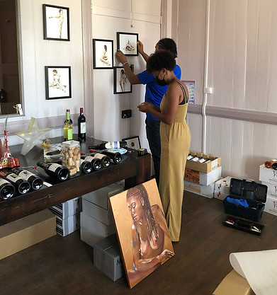 image -accrochage toiles pour l'expo yonn a lot