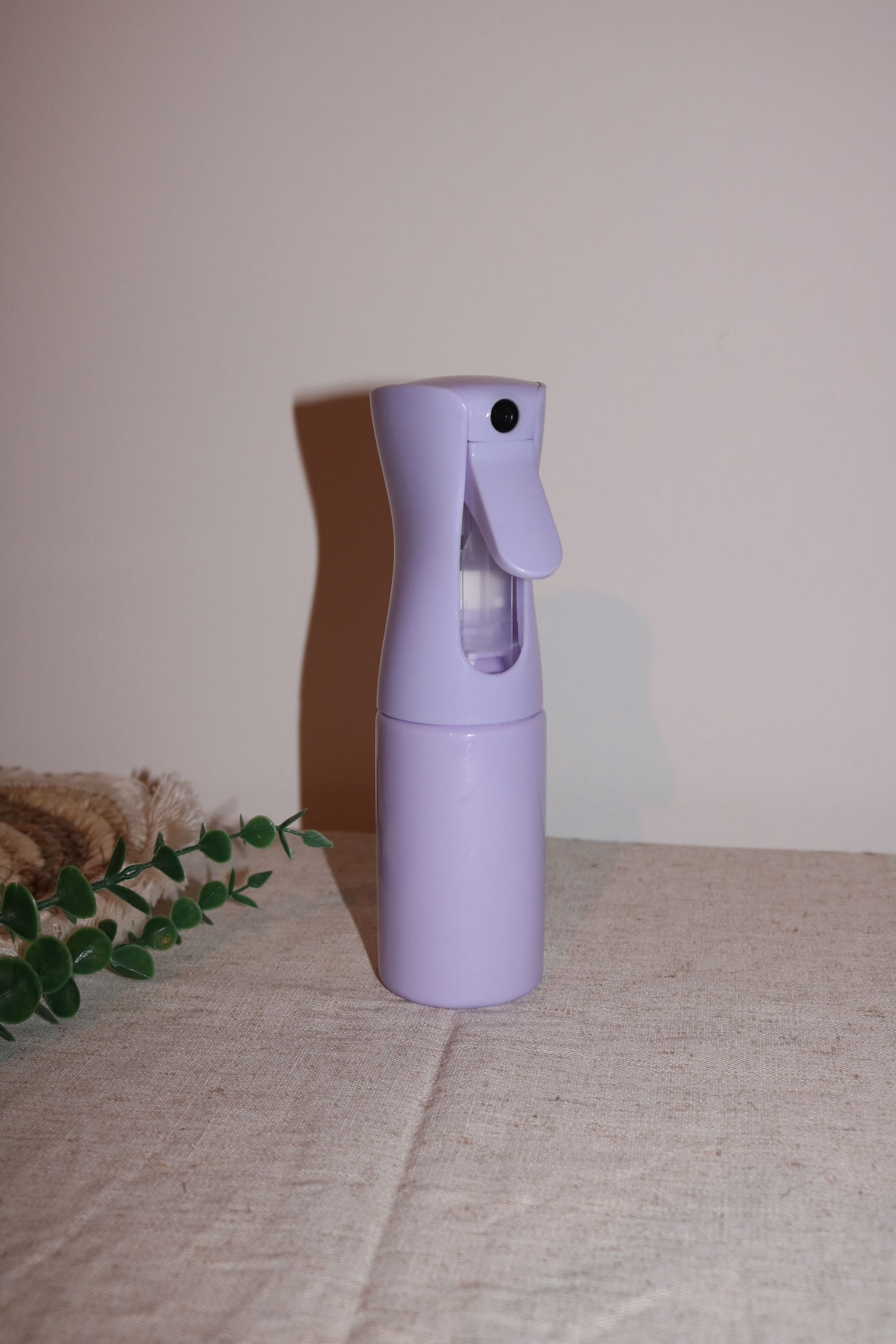 Vernevelspray voor haren in de kleur lila