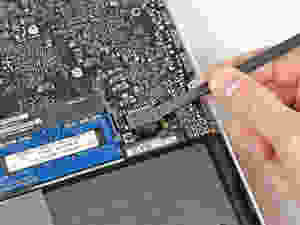 remove macbook battery