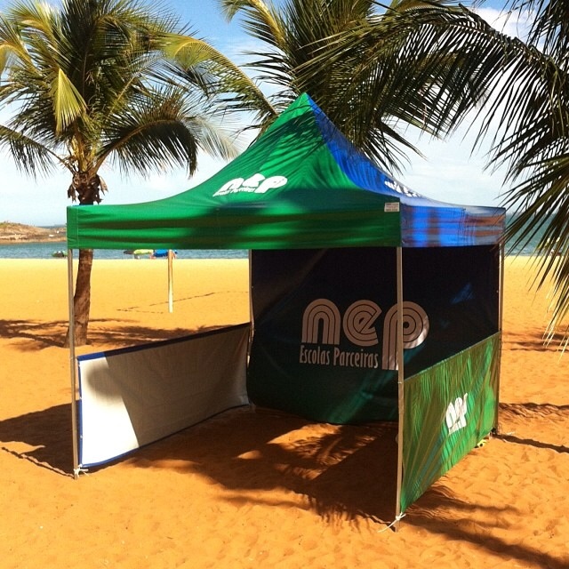 Tenda pantográfica com saia