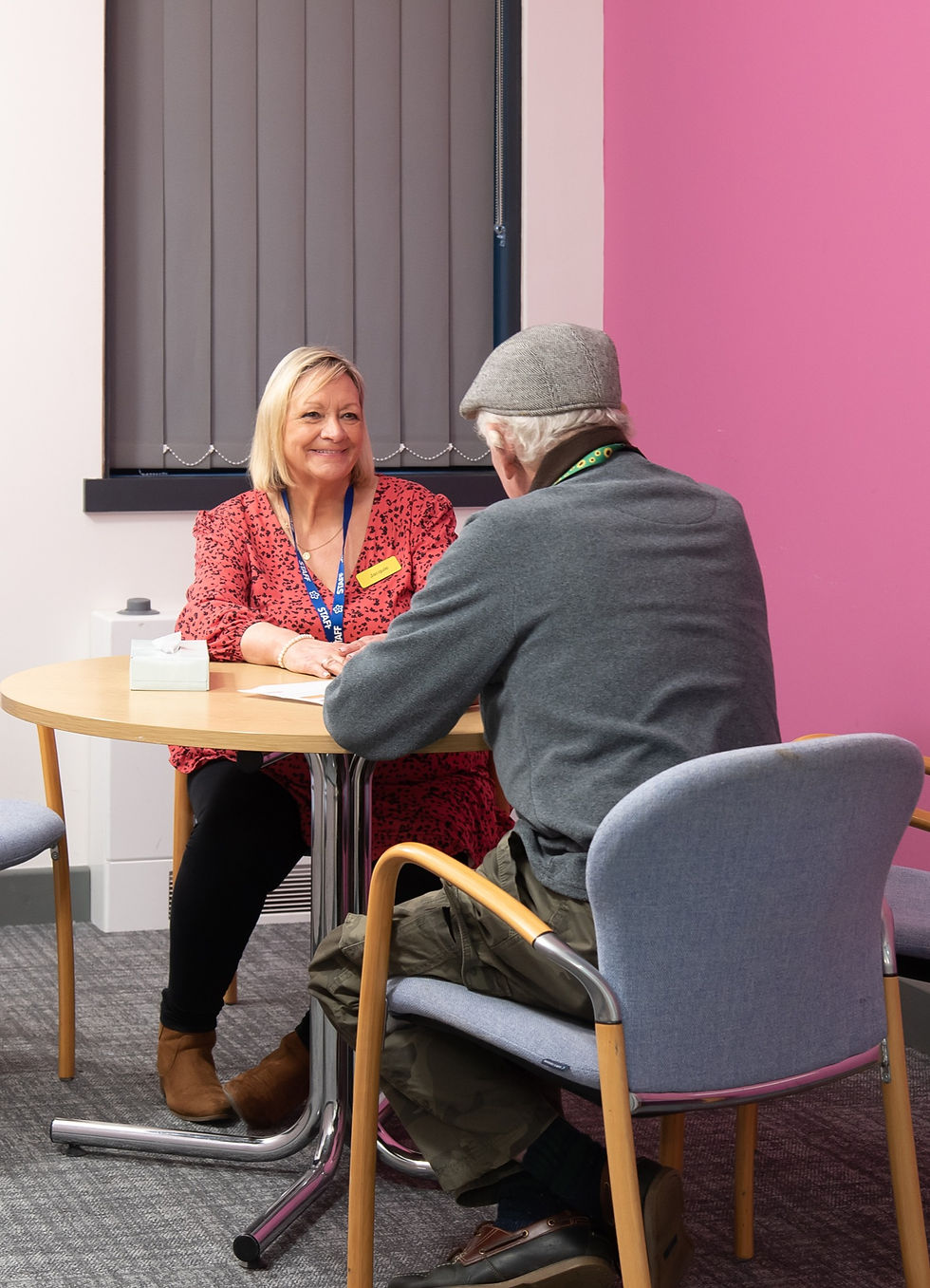 Dementia advice being given in a Wayfinder meeting at Sage House.