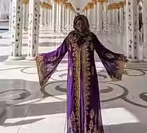 Pamela Ross Picture at the Abu dubai Mosque.avif
