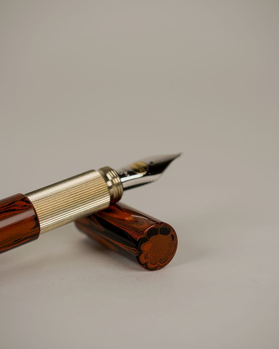 Miniaturbild: Elbwood POCKETMASTER Füllfederhalter aus Neusilber & Ebonit mit 18k Goldfeder