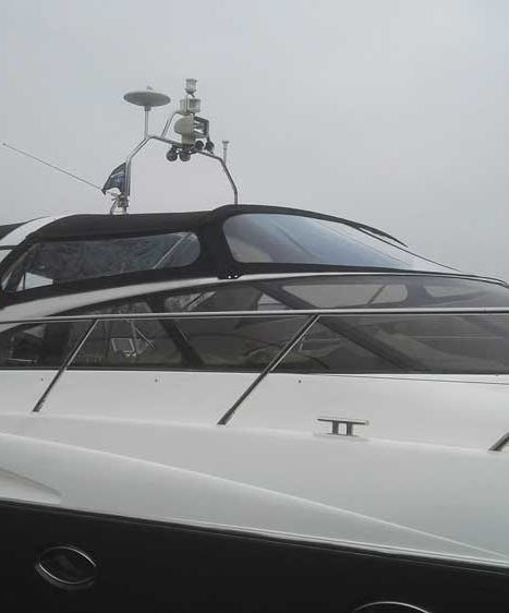 Zwart bootzeil met ramen