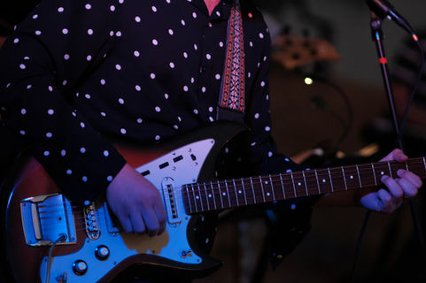 Lovers Revival Hochzeitsband Partyband Regensburg Gitarre