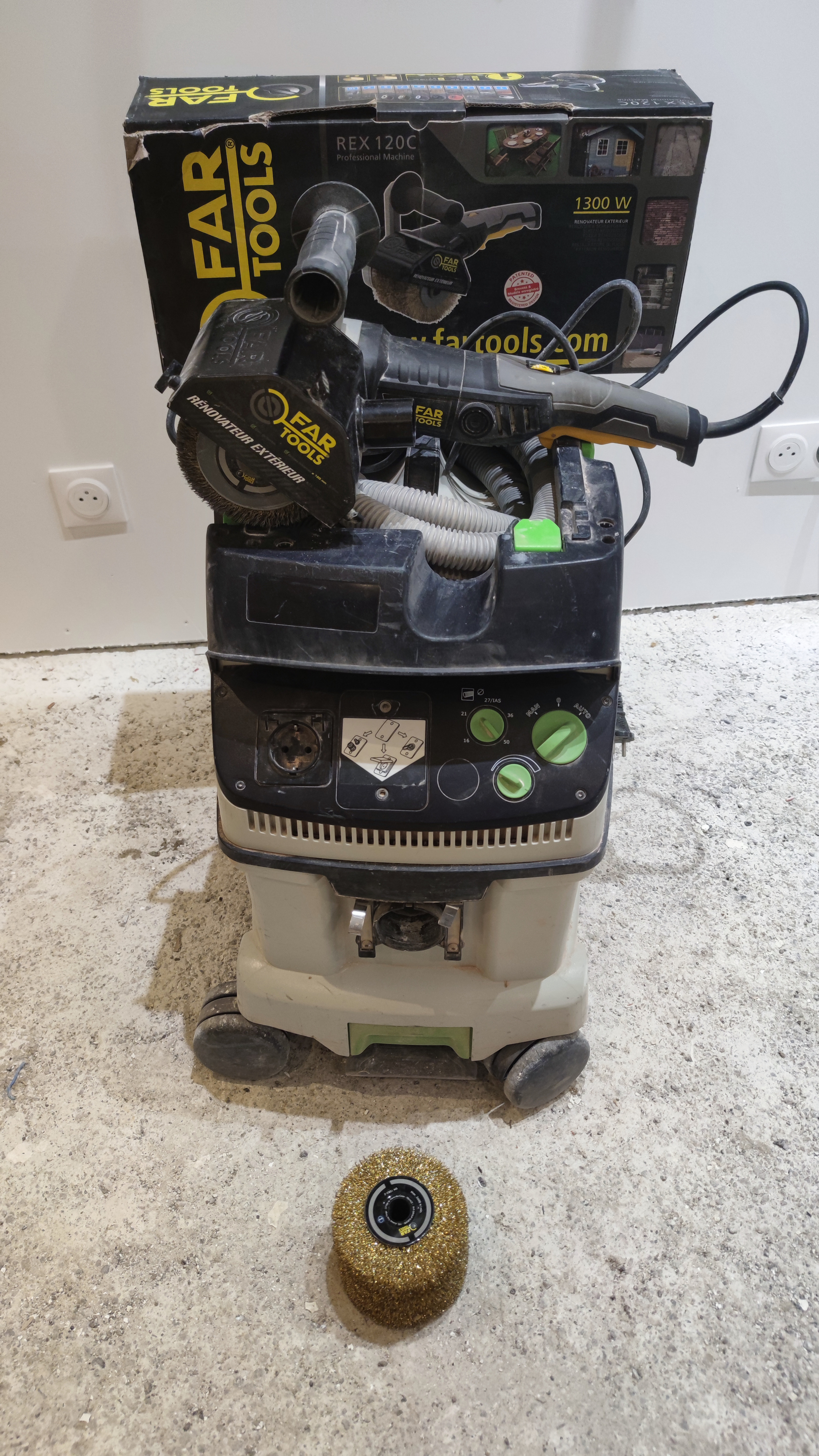 Ponceuse rénovateur , brosse métallique, avec aspirateur