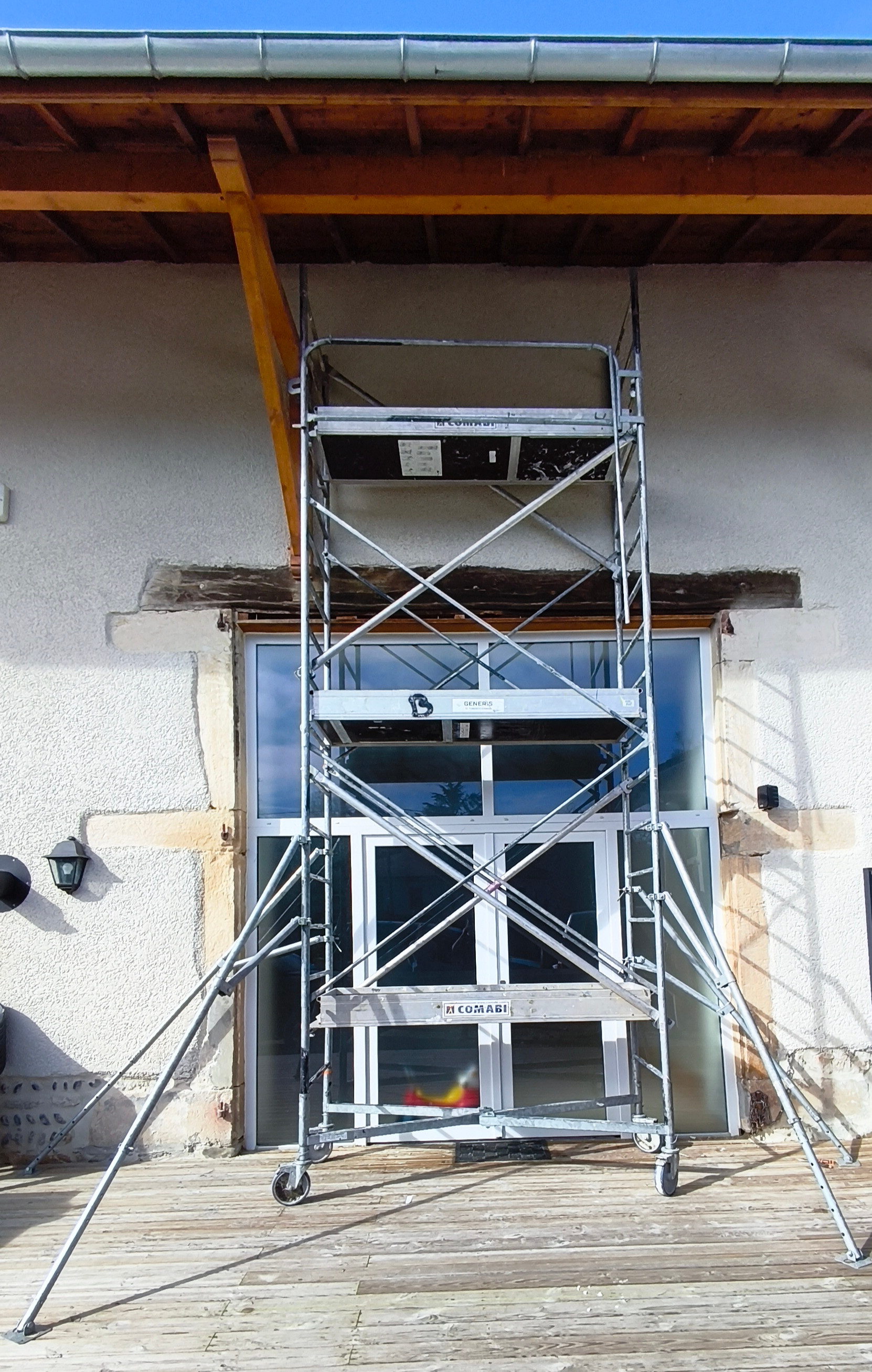 Echafaudage roulant PRO Comabi - Modulable jusqu'à 9m80 - 4 Plateaux
