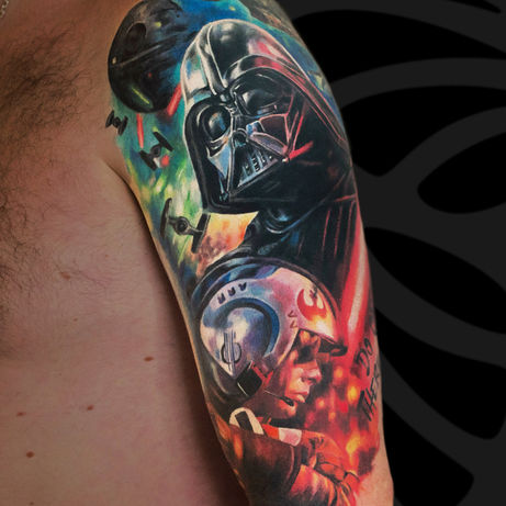  Realistic color tattoo of Darth Vader and Star Wars characters on upper arm by Mai Zait at Serjotattoo.
קעקוע צבעוני ריאליסטי של דמויות דארת' ויידר ומלחמת הכוכבים על הזרוע העליונה מאת מאי זית בסרגיו טאטו.