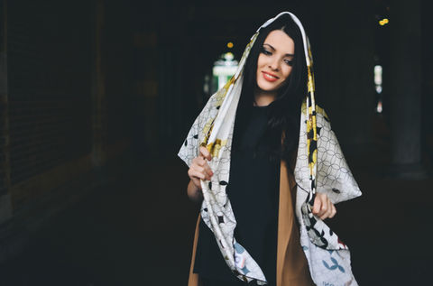 Kalani Dutch Master Collection – blooming flowers inspired by 17th-century Dutch paintings, blended with modern fashion design.