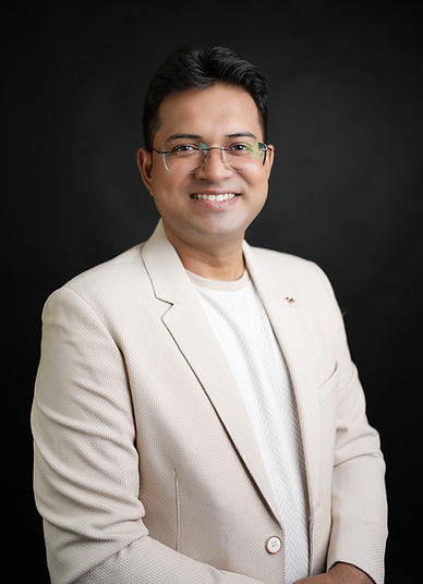 Portrait of Abhhinav Pratap, author and founder of GroomingPreneur.