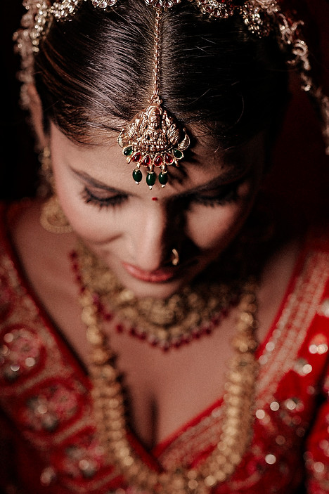 Intricate traditional gold jewellery enhancing the bride’s timeless bridal elegance