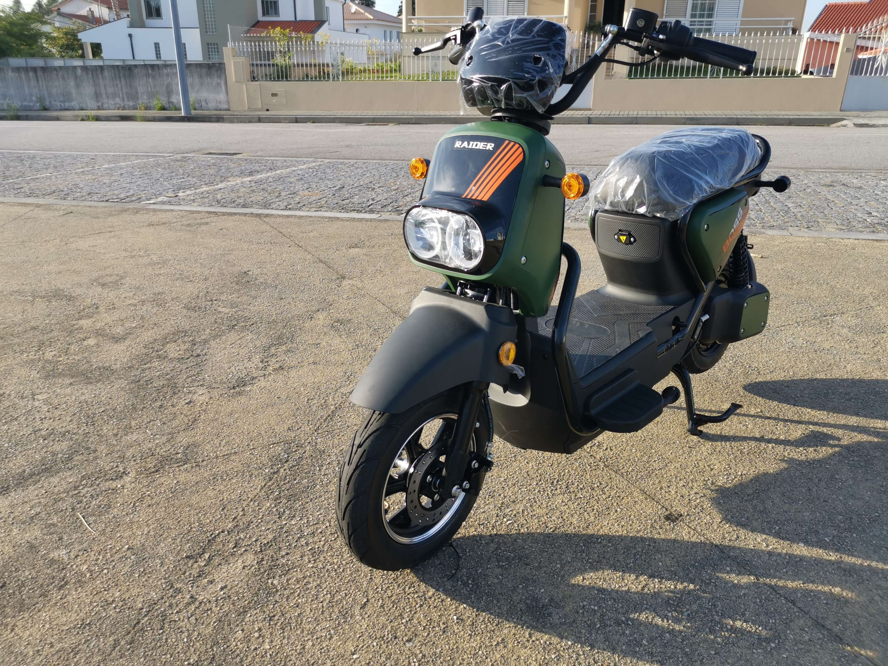 Bicicleta Mota eléctrica Scooter Raider eBoss 60V 20Ah Lítio Alarme