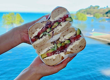 Adovade Bruschett Bagel