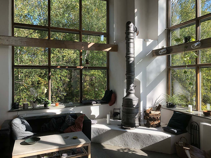 Hyttan Kamin sommar.jpg