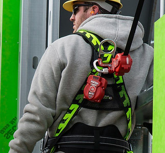 sps-his-products-fall-protection-harness-belt-accessories-hero-mobile.jpeg