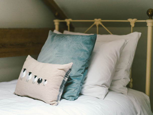 Pottery Lane Farm Barn single bedroom luxury pillows