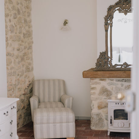 Bois D’Argent, Liliane beautifully furnished bedroom