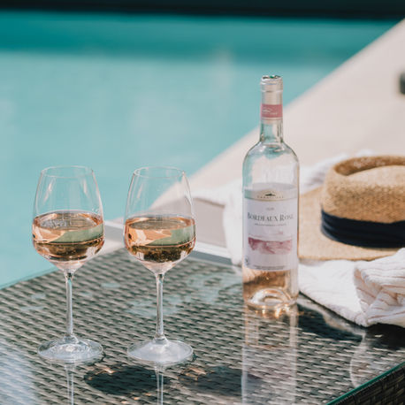 Bois D’Argent, garden, swimming pool and dining area