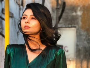 YESHA RUGHANI’S REVEALS THE SECRET BEHIND CHIC FASHION AND SHARES MAKEUP TIPS FOR HER FANS