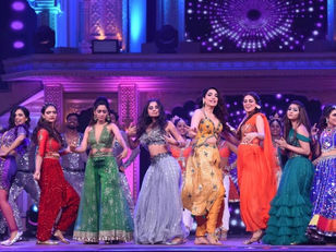 ZRA ZEE TV’S LEADING LADIES PERFORMED TO ACCENTUATE THE ESSENCE OF NAVRATRI AT ZEE RISHTEY AWARDS
