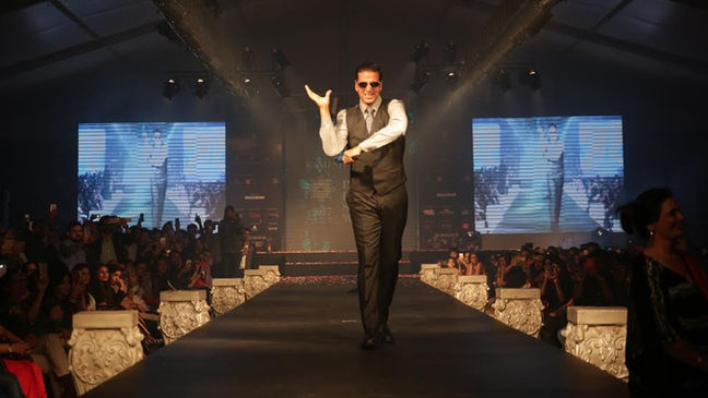 Akshay Kumar walked the ramp for Leading Fashion Designer Ramesh Dembla at the “INDIA LUXURY STYLE W