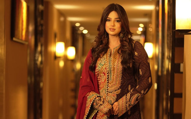 MISS UNIVERSE HARNAAZ SANDHU RECENTLY SPOTTED GIVING ETHNIC VIBES IN RIMPLE & HARPREET NARULA!