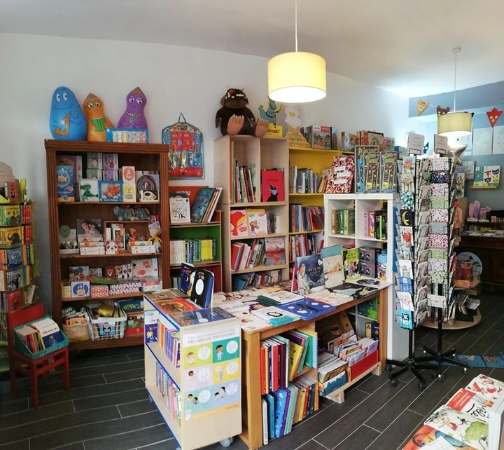 DES RIRES ET DES LIVRES