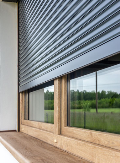 Avvolgibile Scuro e finestra pvc efetto legno