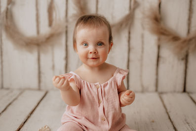 Babyshooting in Wien, Umgebung & Niederösterreich – Familienfotografie, Cakesmashshooting & natürliche Babyfotos