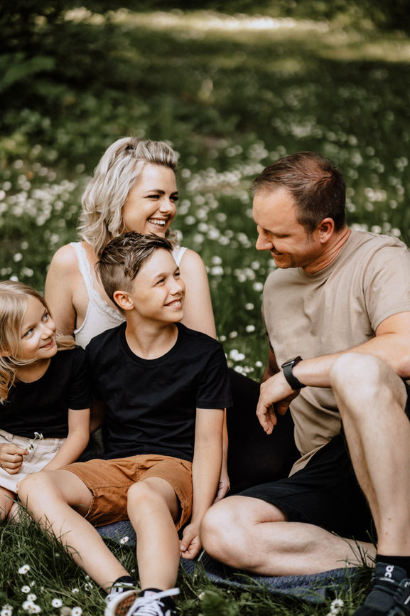 Familienshooting in Wien, Umgebung & Niederösterreich – emotionale Familienfotografie & natürliche Babyfotos