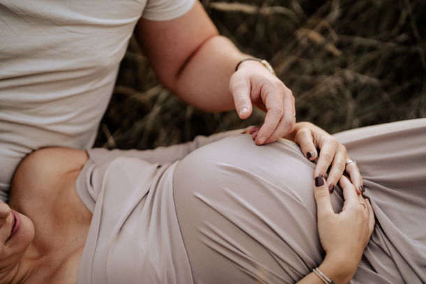Babybauchshooting in Wien, Umgebung & Niederösterreich – Schwangerschaftsfotografie & natürliche Babyfotos