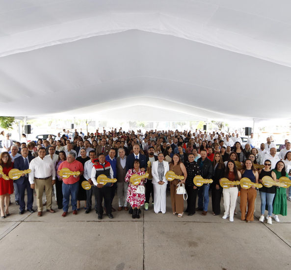 ENTREGAN VEHÍCULOS A DOCENTES GANADORES DE LA RIFA POR EL DÍA DEL MAESTRO 2025