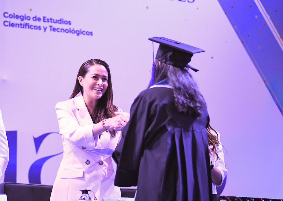 TERE JIMÉNEZ CELEBRA LA GRADUACIÓN DE ESTUDIANTES DEL CECYTEA PABELLÓN DE ARTEAGA Y LOS MOTIVA A ALCANZAR SUS METAS