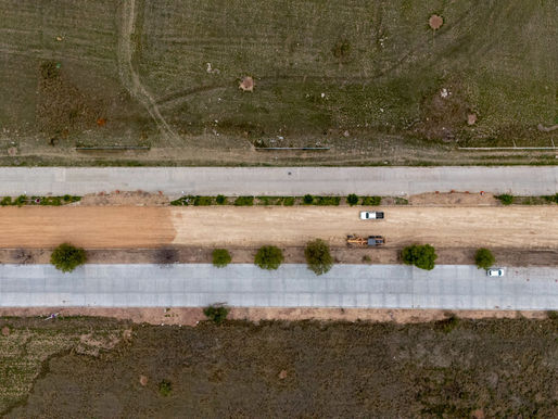 🚧🛣️ Seguimos avanzando en la rehabilitación con concreto hidráulico del boulevard Guadalupe González, una obra que fortalecerá la conexión del poniente de la ciudad con el nuevo Tercer Anillo.