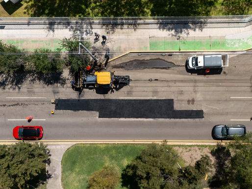 🚧🛣️ Estamos mejorando la superficie de rodamiento sobre la avenida Universidad, en el tramo comprendido entre el Segundo Anillo y la avenida Guadalupe González.