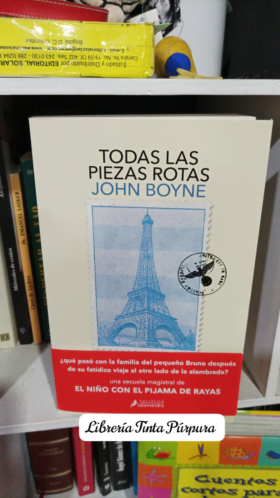 Editorial Salamandra. Nuevo. 367 páginas. Pasta blanda con solapas. Una historia
