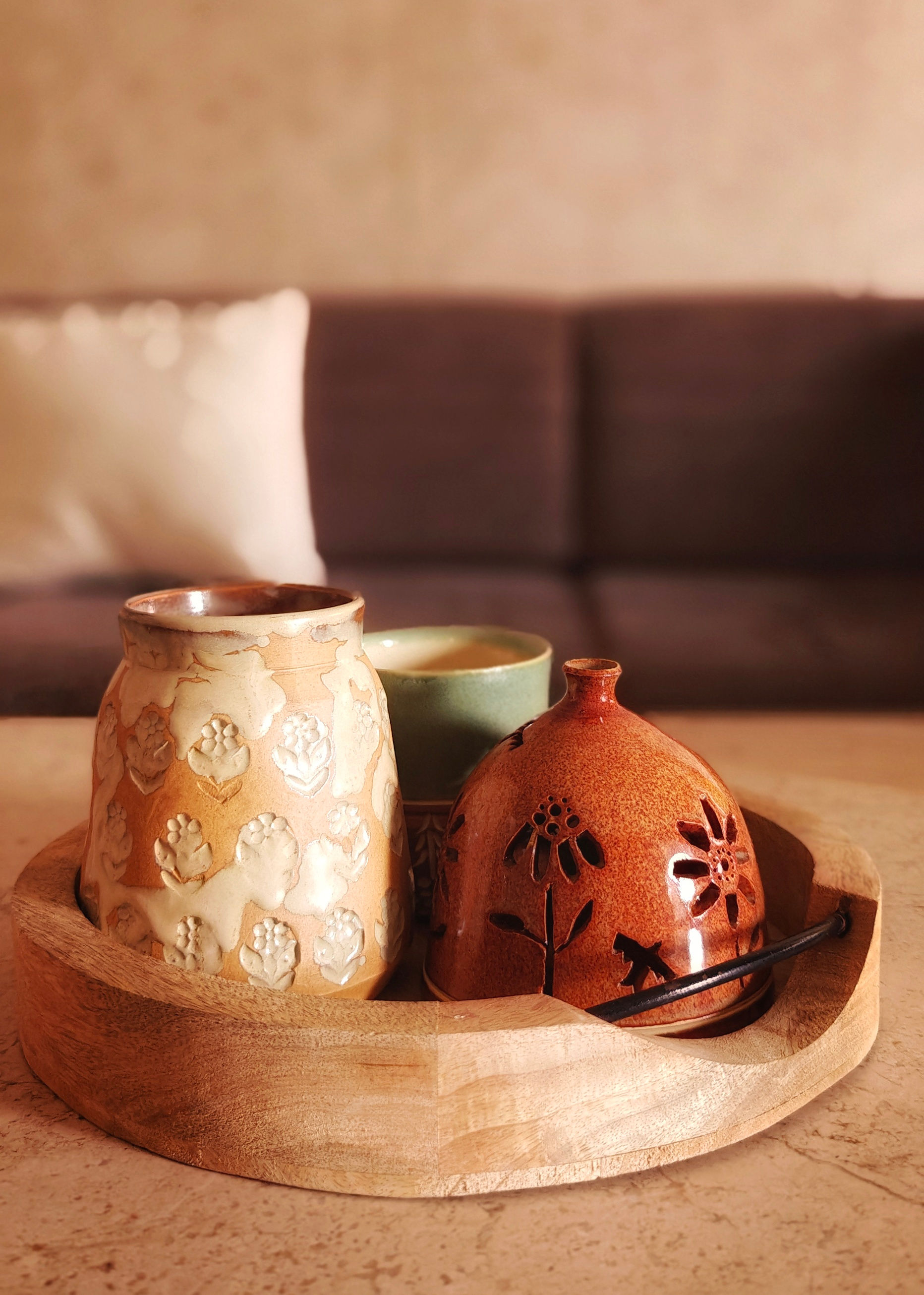 Phoolika handmade ivory ceramic vase with hand-inlaid floral and leaf design