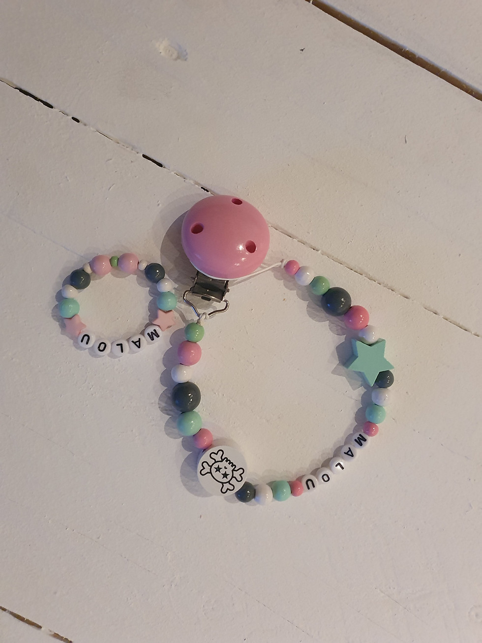 Miniaturbild: Geschenk zur Geburt - Nuggikette mit Namen und Totenkopf Skull
