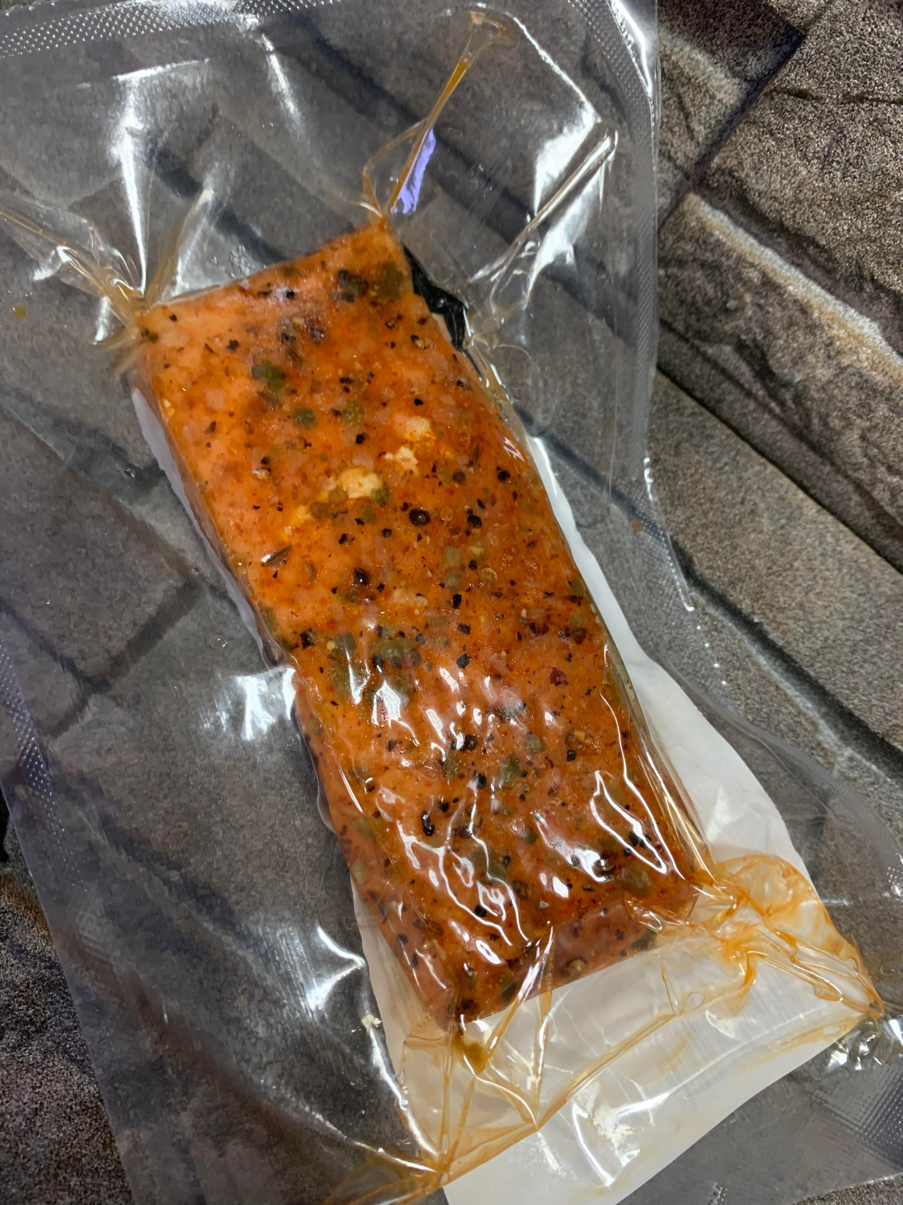 Saumon de l'Atlantique fumé a chaux au poivre